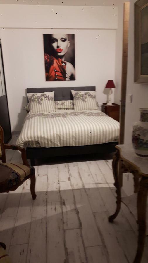 La Longere Des Glycines Bed & Breakfast Egligny Dış mekan fotoğraf